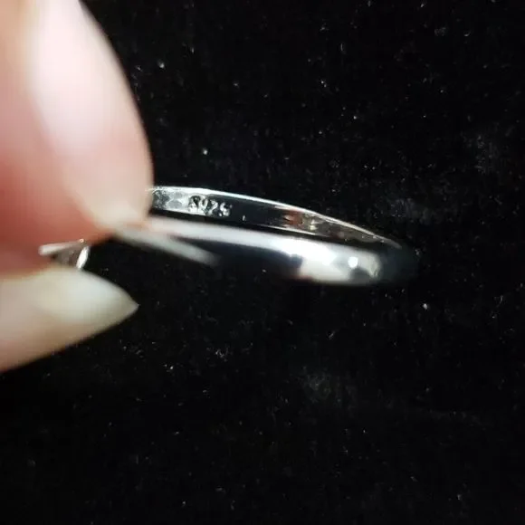 Star Shaped White Sapphire .925 Silver Ring - Picture 4 of 4